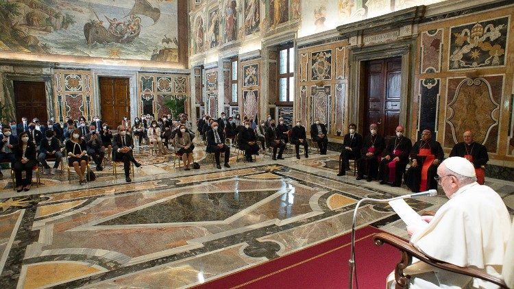 Francisco marca el camino a seguir por la Acción Católica italiana