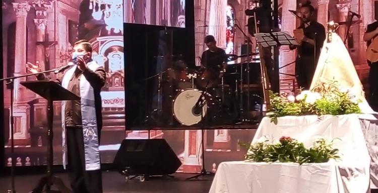 La imagen de la Virgen del Valle en la apertura de la Fiesta Nacional del Poncho