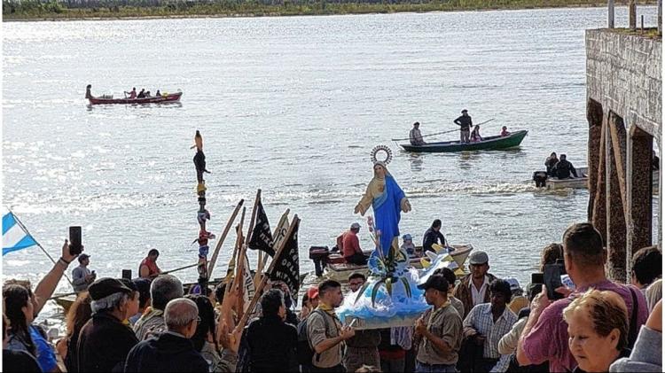 Paraná: la procesión náutica de Bajada Grande celebró medio siglo de vida