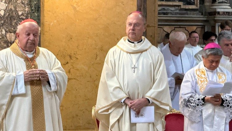 Card. Dziwisz: 'La gente es el monumento más duradero de Juan Pablo II'