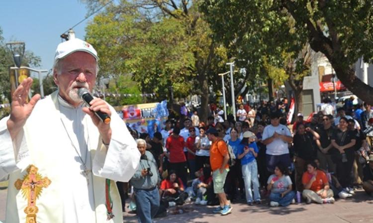 El Card. Bokalic instó a los jóvenes a anunciar el amor de Jesús a los despreciados
