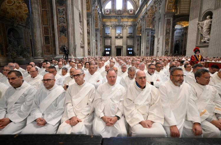 El Papa, a los diáconos: servir 'con una sonrisa, sin quejas y sin buscar reconocimiento'