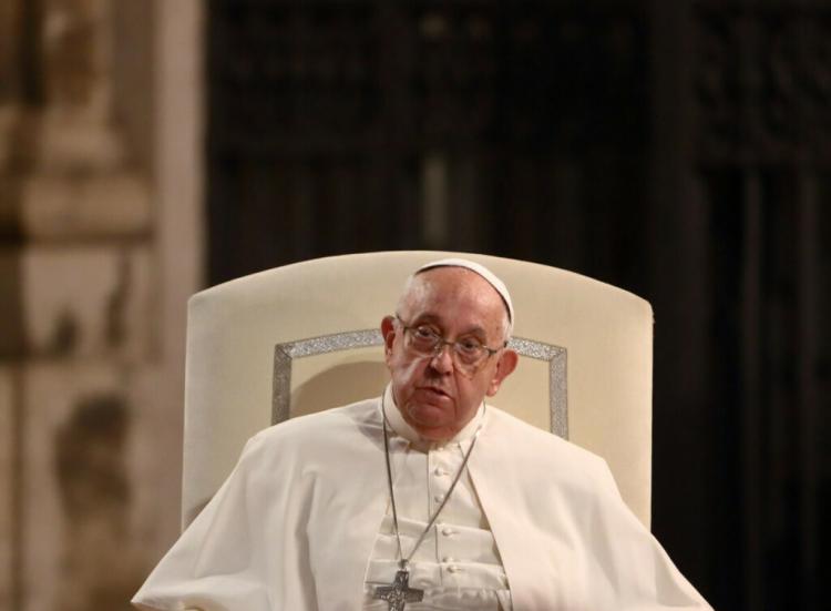 Afectado por una bronquitis, el Papa celebrará audiencias en la Casa Santa Marta