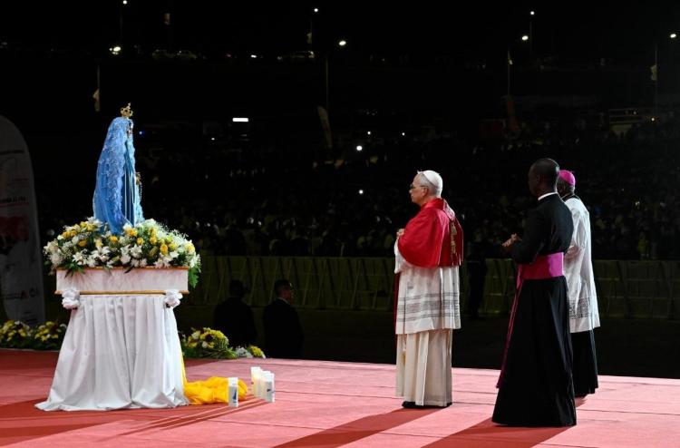 El Papa: el rosario, camino de encuentro con Dios y de intercesión por la paz