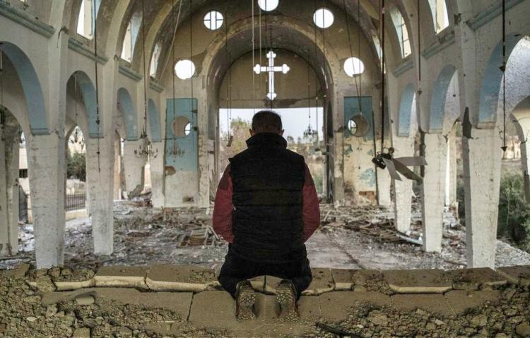 El Papa encomienda a María a los pueblos que sufren y a los cristianos perseguidos