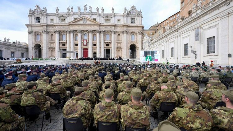 El Papa pide a las Fuerzas Armadas ser testigos valientes del amor de Dios