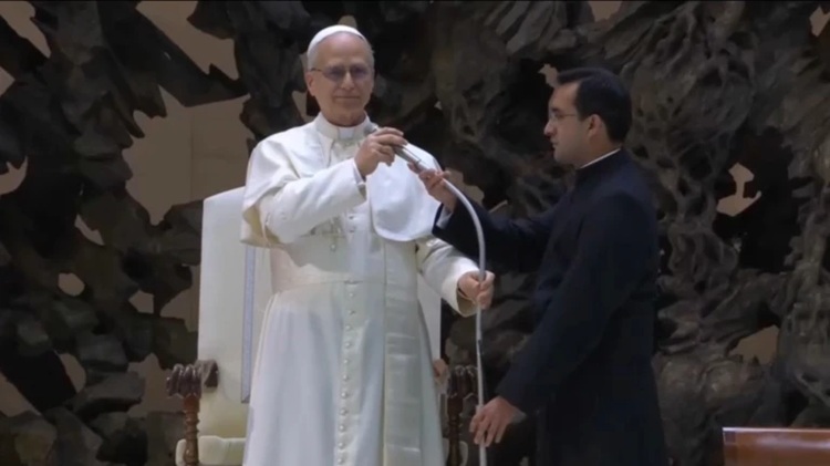 El Papa ya tiene secretario: un sacerdote peruano de 36 años