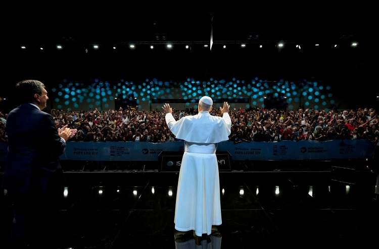 Encuentro en Rimini: 'Amen siempre a la Iglesia y conserven la unidad', alentó el Papa