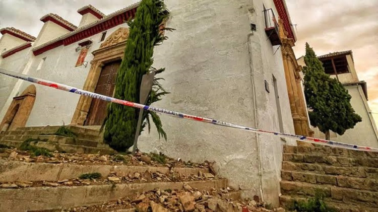España: las iglesias afectadas por el terremoto en Granada no abrirán al culto