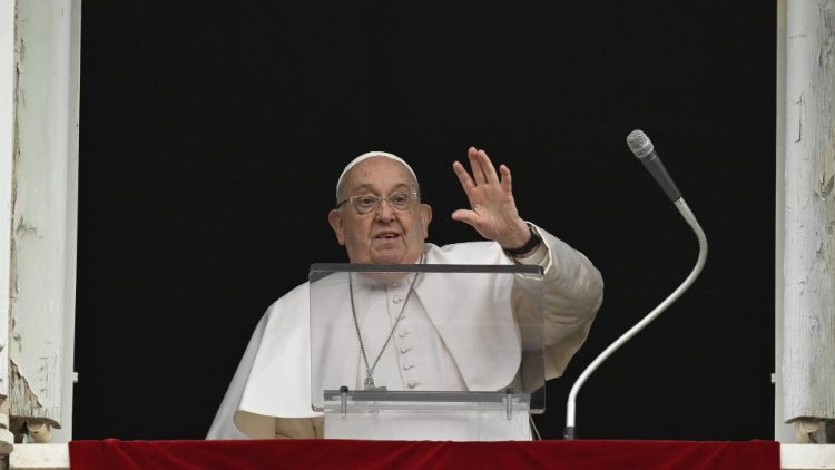 Francisco, en el Ángelus: 'Jesús siempre nos da abundancia'