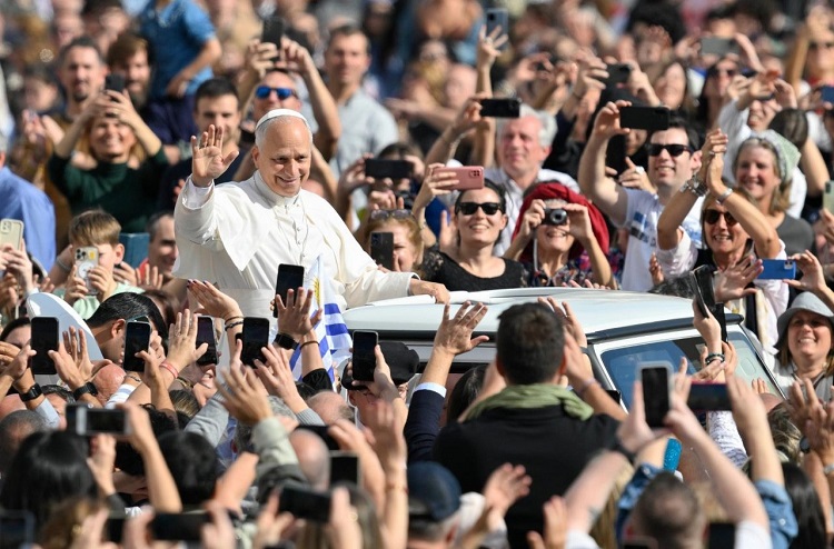 'Hablen al corazón, enseñen con amor' pidió el Papa a los maestros