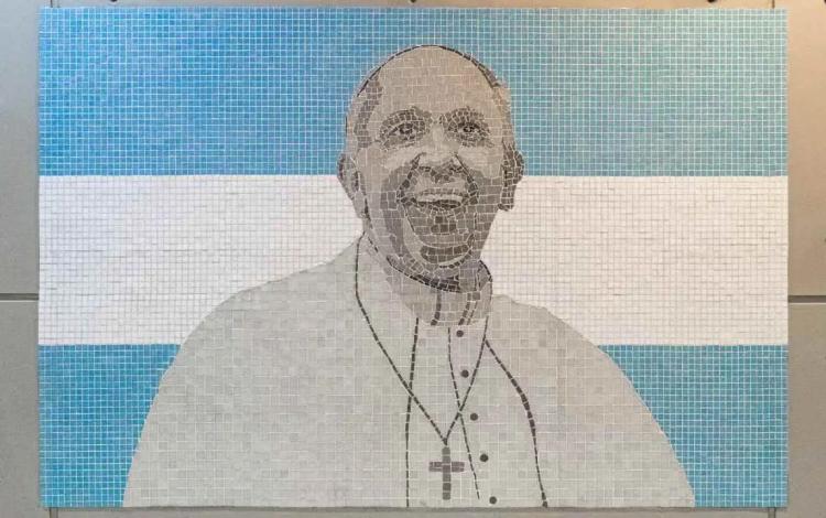 Inauguran un mural en el subte porteño en homenaje al papa Francisco