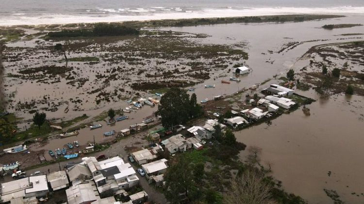 Inundaciones en Chile: 'que nade se sienta solo', pidió el obispo de Copiapó