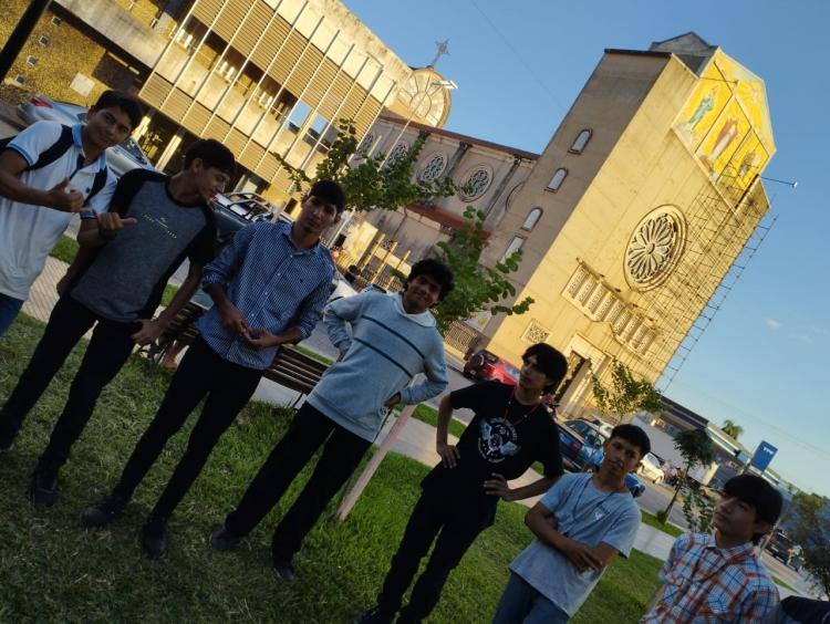 Jóvenes de Roque Sáenz Peña misionaron por algunos barrios de la diócesis