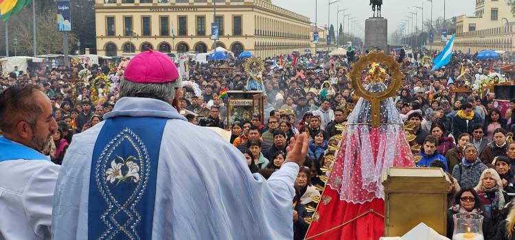 La comunidad boliviana peregrinó a Luján en honor de la Virgen de Copacabana