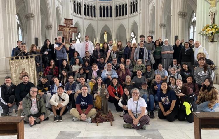 La Familia Franciscana peregrinó 11 kilómetros por Buenos Aires