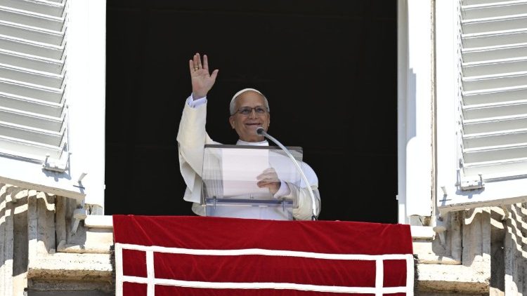 León XIV en el Ángelus: '¡Dios nunca desecha nuestra vida!'