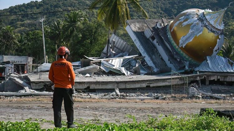 León XIV expresó su cercanía a las víctimas del terremoto en Indonesia