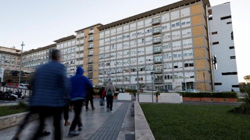 León XIV pasó una noche tranquila tras la operación de pulmón