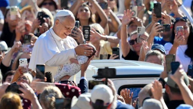 León XIV pide que octubre sea un mes de Rosario por la paz