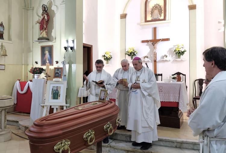 Lomas de Zamora despidió al sacerdote Mario Aguirre en misa de exequias