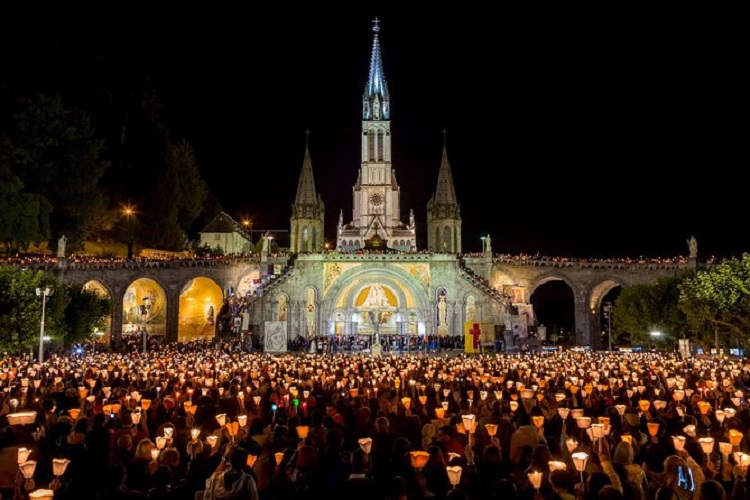 Lourdes: piden que la procesión de velas sea patrimonio cultural inmaterial de Francia