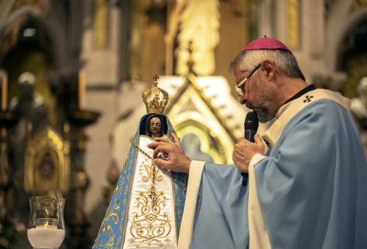 Luján: cambio de manto de la Virgen y preparativos para la solemnidad del 8 de mayo