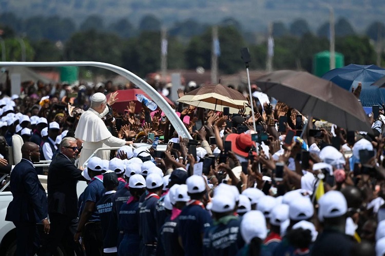 'Manténganse fiel a sus raíces cristianas', animó León XIV a los angoleños