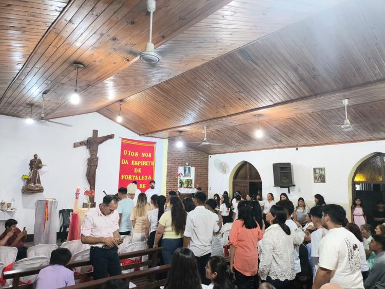 En el mes de las misiones, Mons. Barbaro visitó el Impenetrable chaqueño