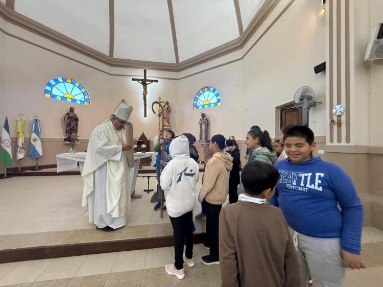 Mons. Buenanueva realizó una visita pastoral en Altos de Chipión