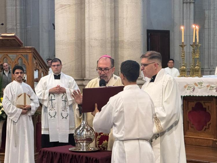 Mons. Carrara a los sacerdotes: 'El Crisma es para que seamos para el Pueblo de Dios'