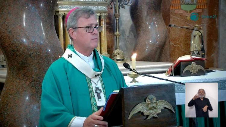 Mons. García Cuerva: 'Dios nos ama como somos, pero nos sueña mucho mejor'