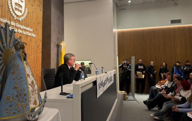 Mons. García Cuerva: 'Intentémoslo todos para que las Roxanas se pongan de pie'