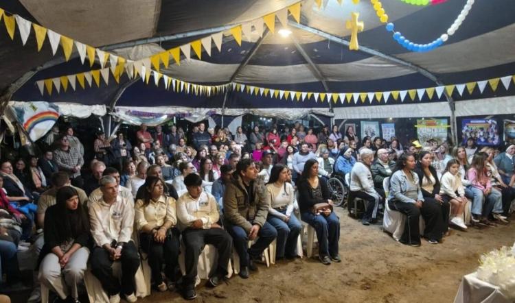 Mons. Giobando visitó la Carpa Misionera Diocesana en Villa Gesell