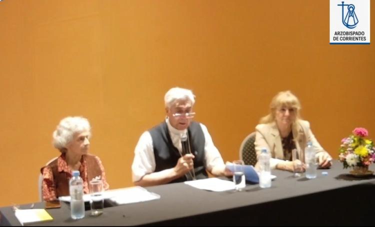 Mons. Larregain presentó la encíclica 'Magnifica humanitas' en el salón Tupasy