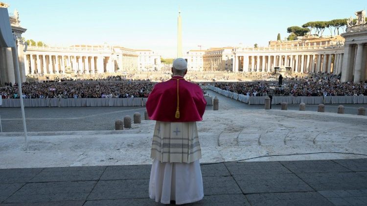 Mons. Liébana: 'El Papa nos llama a construir la paz y la magnífica humanidad'