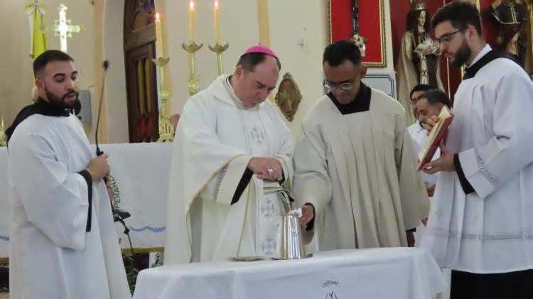 Mons. Quintana celebró la Misa Crismal: un llamado a renovar la vocación sacerdotal