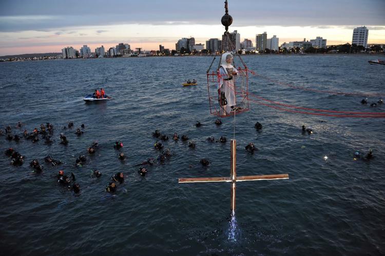 Nueva edición del Vía Crucis submarino en Puerto Madryn