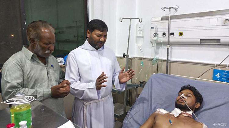Pakistán: en un nuevo caso de intolerancia religiosa, un joven es brutalmente atacado
