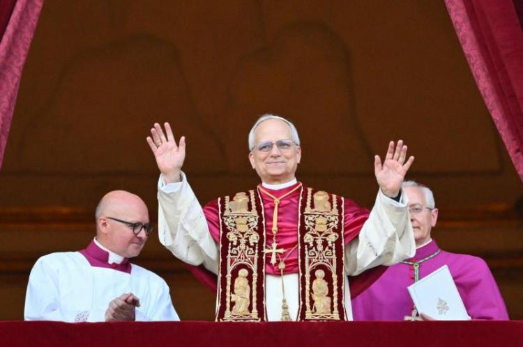 Robert Francis Prevost es elegido Papa: toma el nombre de León XIV