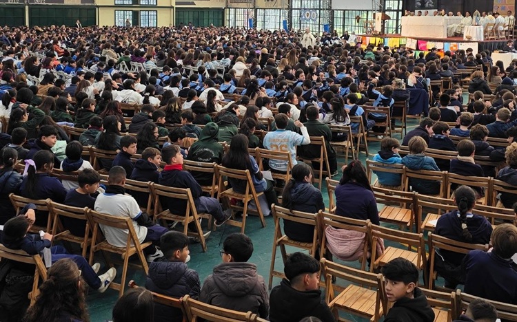 San isidro: misa en el colegio Marín para alumnos que finalizan la educación primaria
