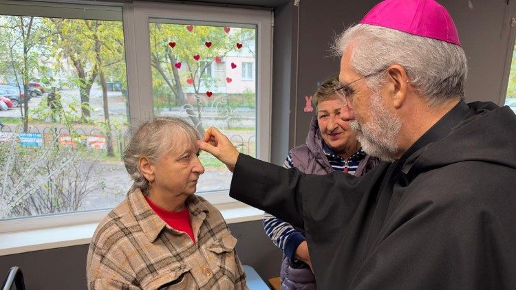 Ucrania: el limosnero apostólico lleva la cercanía del papa León XIV