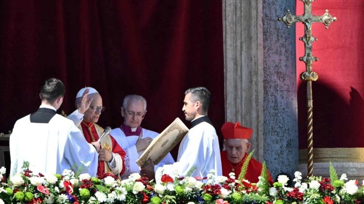 Urbi et Orbi: el Papa urge a deponer las armas y convertir el corazón